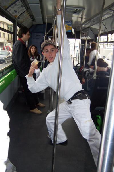 1 gro con dan le bus
