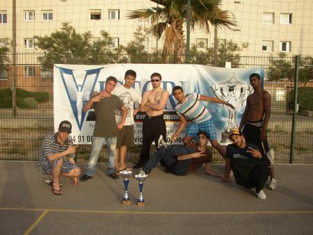 people breakdance